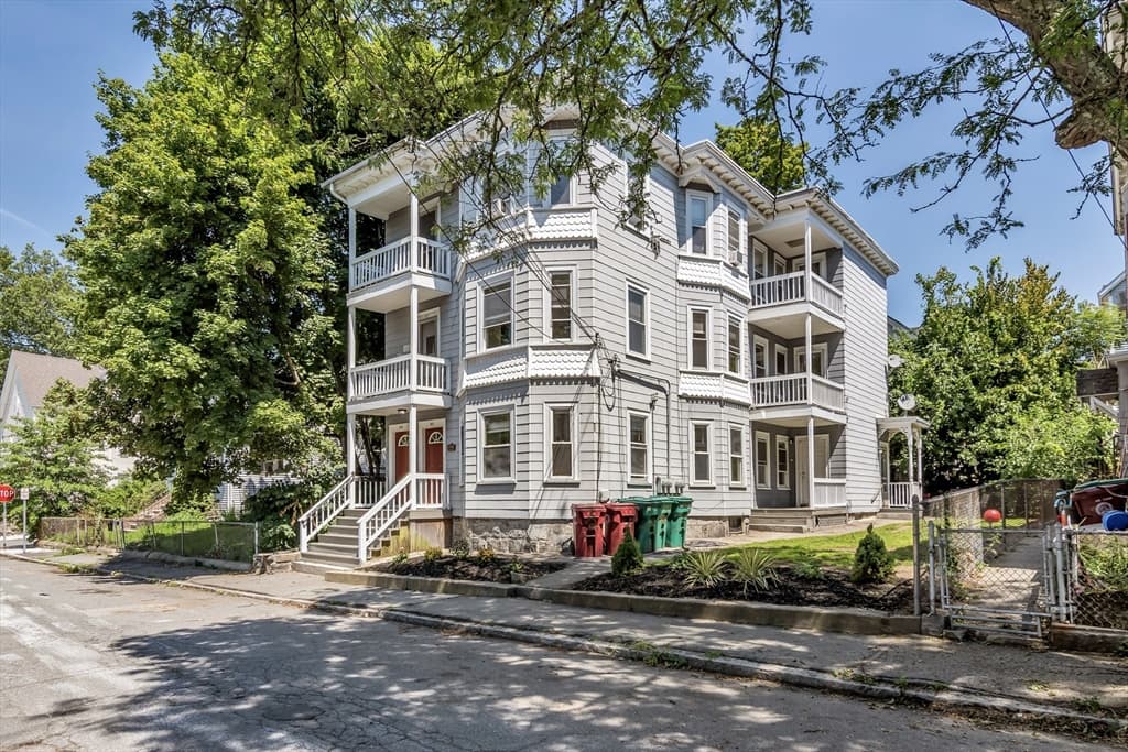 31-33 Bourne Street, Lowell MA 01852