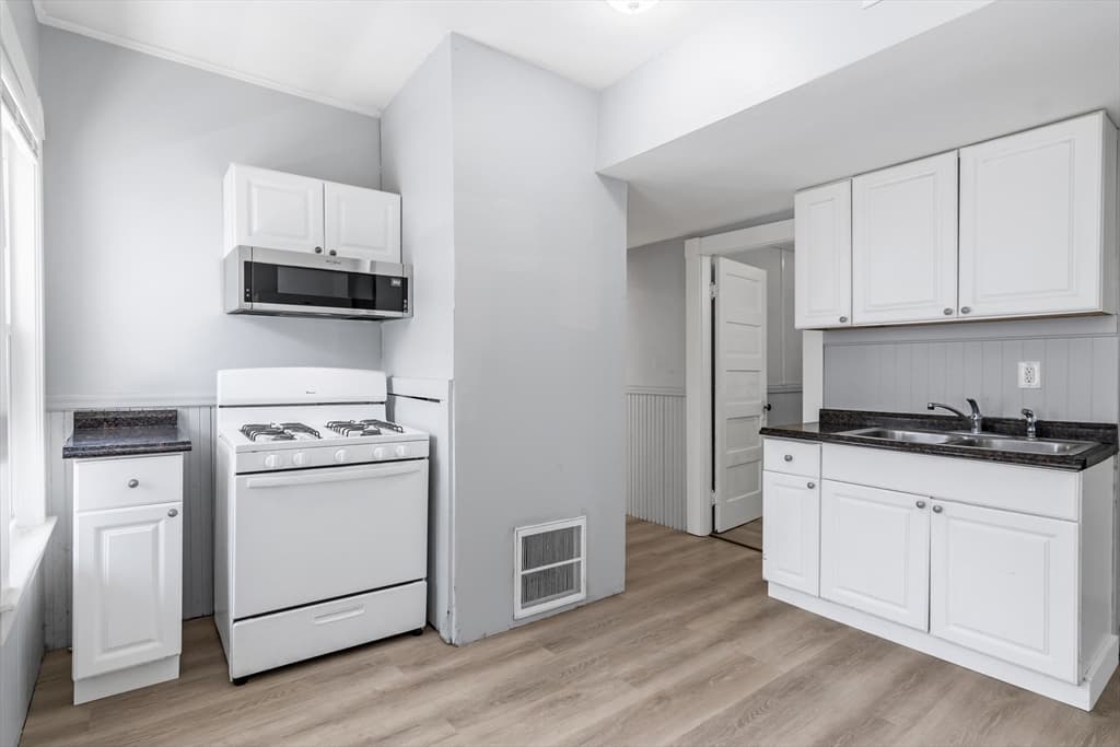 31-33 Bourne Street, Lowell MA 01852 photo 30