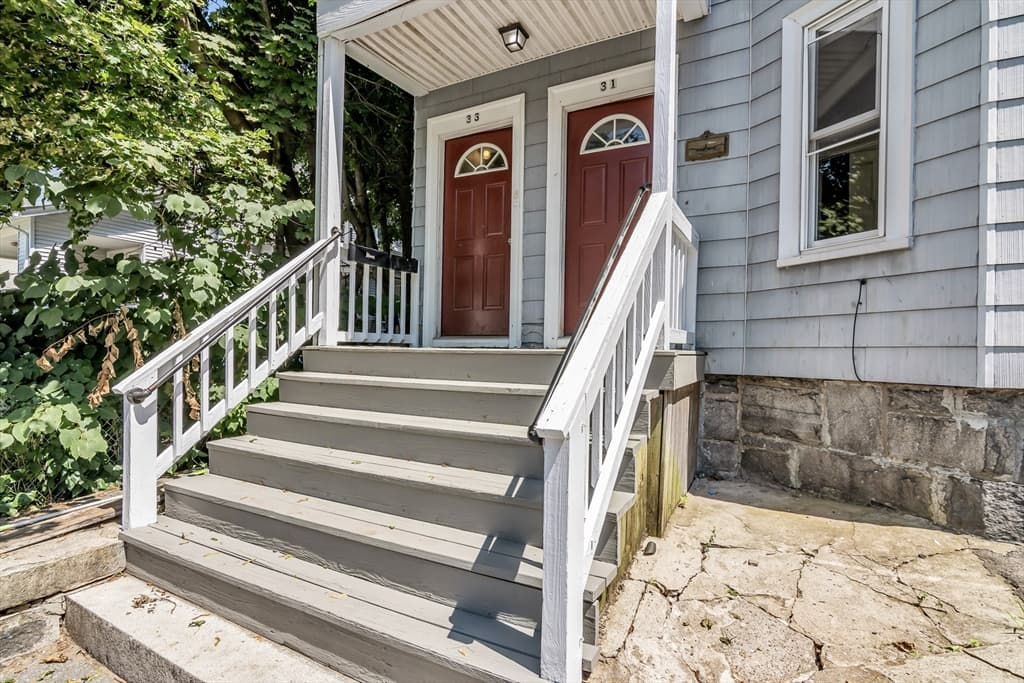 31-33 Bourne Street, Lowell MA 01852 photo 4
