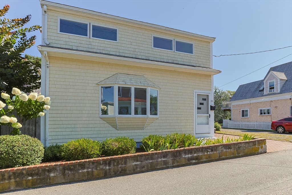 39 Pleasant Street, Provincetown MA 02657 photo 2