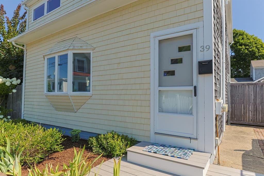 39 Pleasant Street, Provincetown MA 02657 photo 3