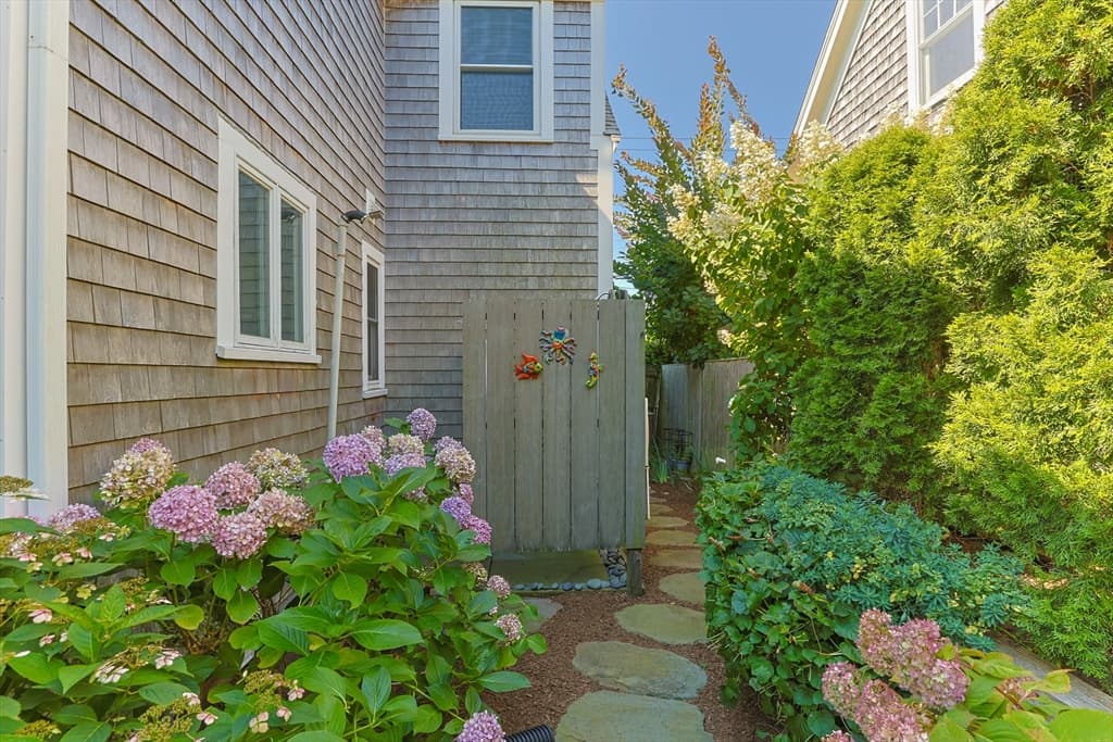 39 Pleasant Street, Provincetown MA 02657 photo 28