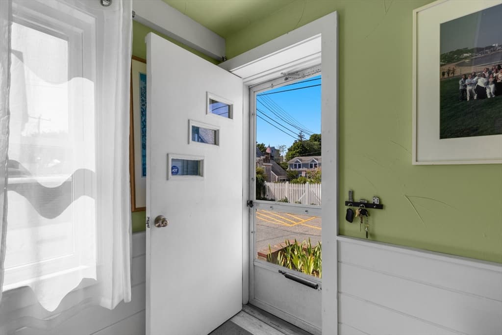 39 Pleasant Street, Provincetown MA 02657 photo 4