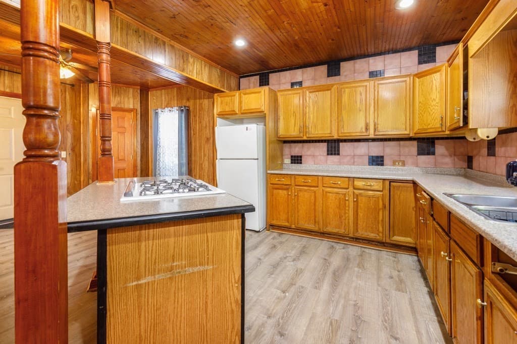 116 Marshall St, Fitchburg MA 01420 photo 2