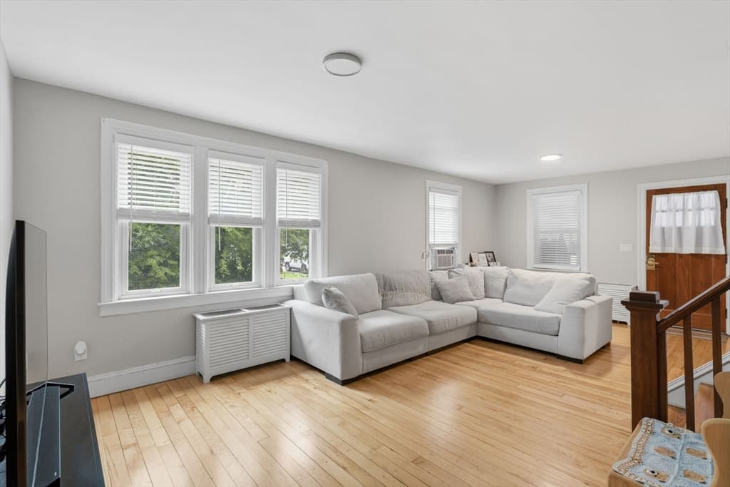 16 Beechcrest St, Warwick RI 02888 photo 5