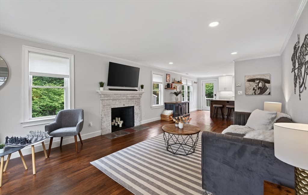 15 Pheasant Ln, Woburn MA 01801 photo 2