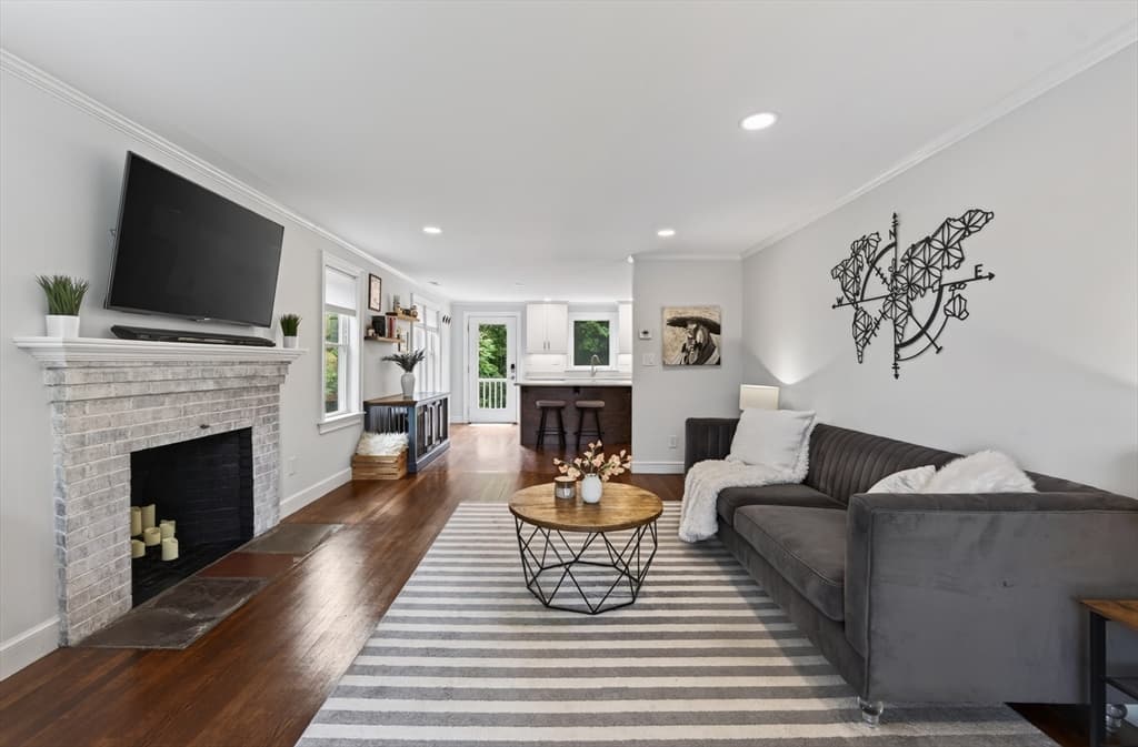 15 Pheasant Ln, Woburn MA 01801