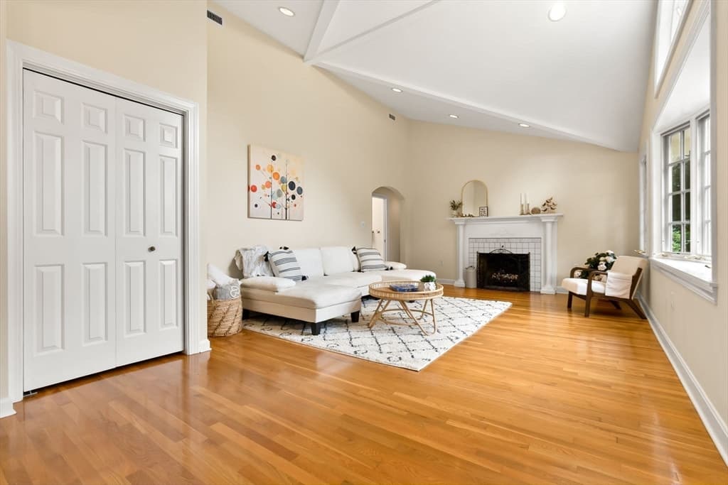 176 Colon St, Beverly MA 01915 photo 6