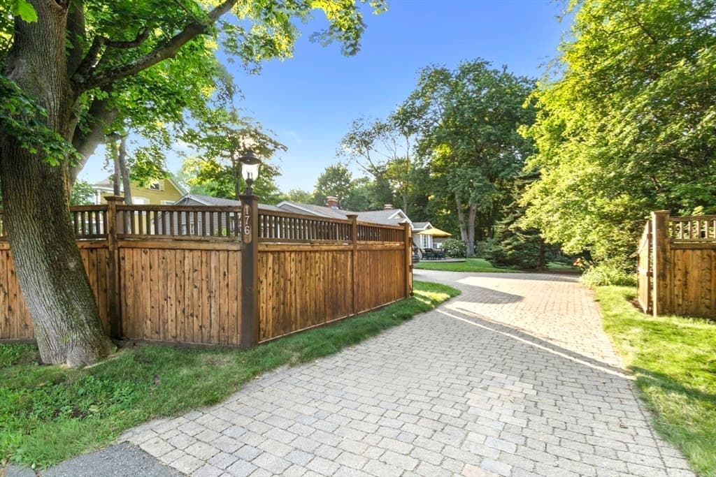 176 Colon St, Beverly MA 01915 photo 33