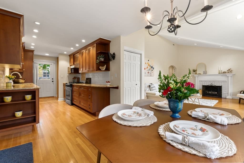 176 Colon St, Beverly MA 01915 photo 8