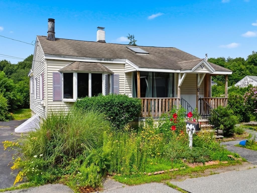 17 Saint James St, Dracut MA 01826 photo 2