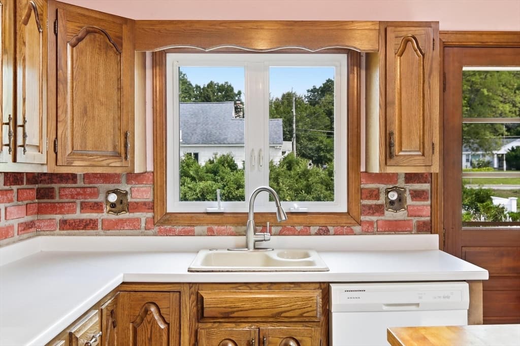 17 Saint James St, Dracut MA 01826 photo 7