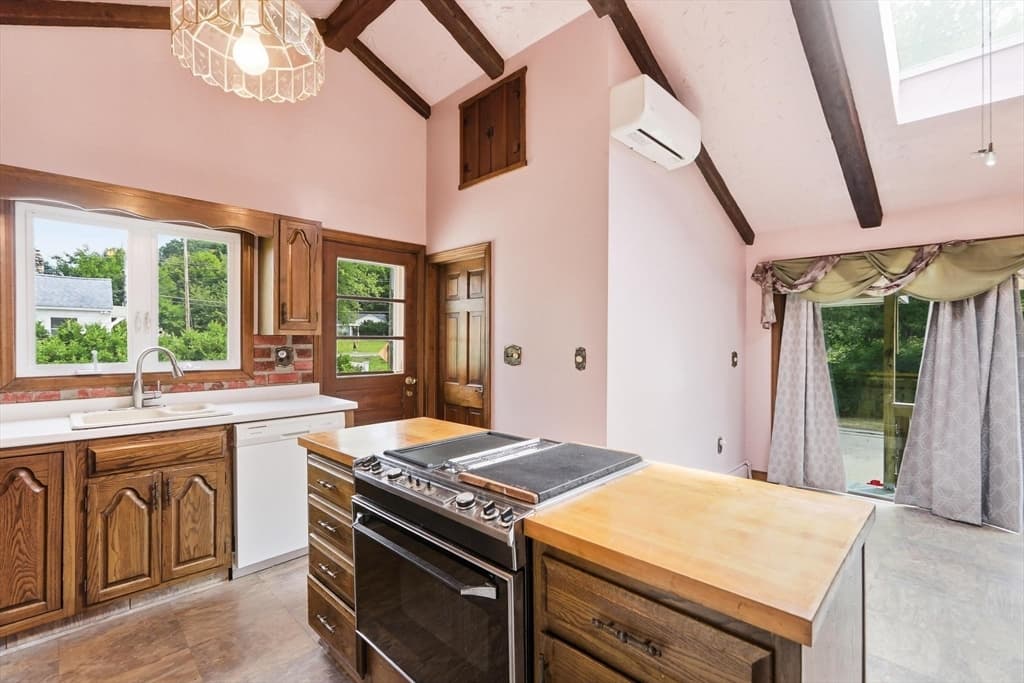 17 Saint James St, Dracut MA 01826 photo 8