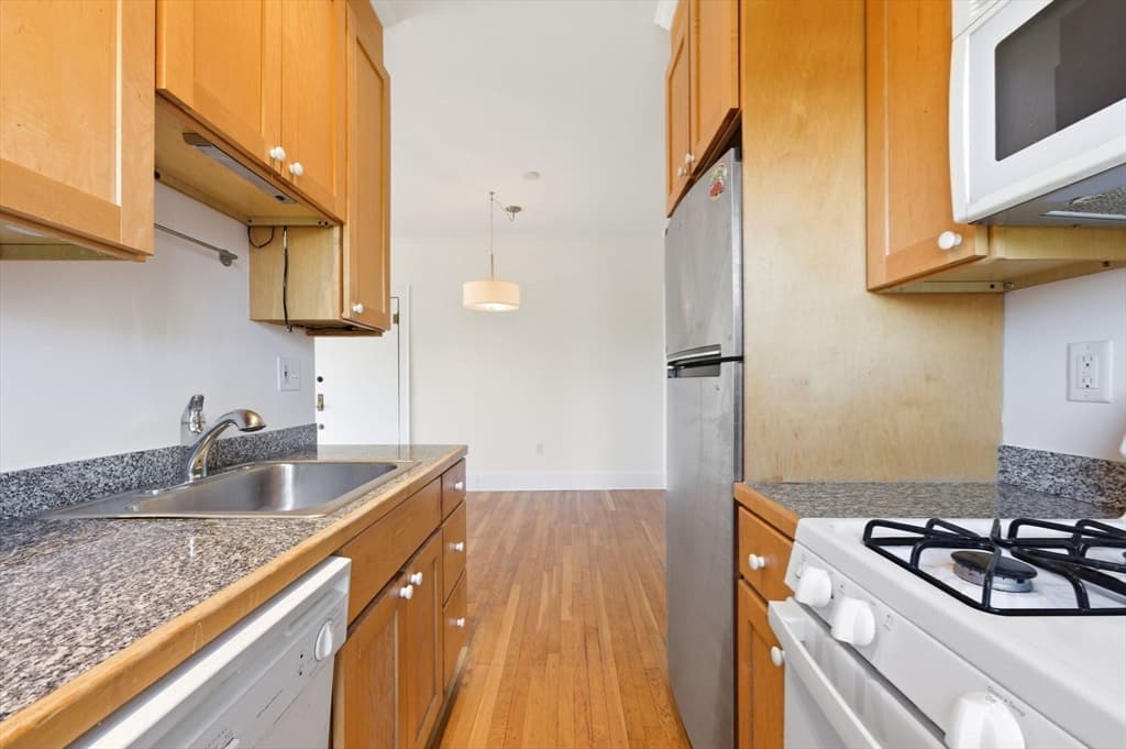 21 Bradlee Rd # 54, Medford MA 02155 photo 10