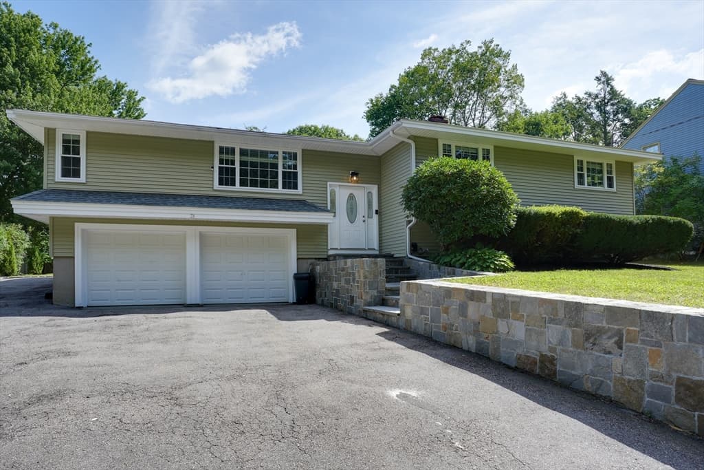31 Lakeshore Dr, Hudson MA 01749 photo 2