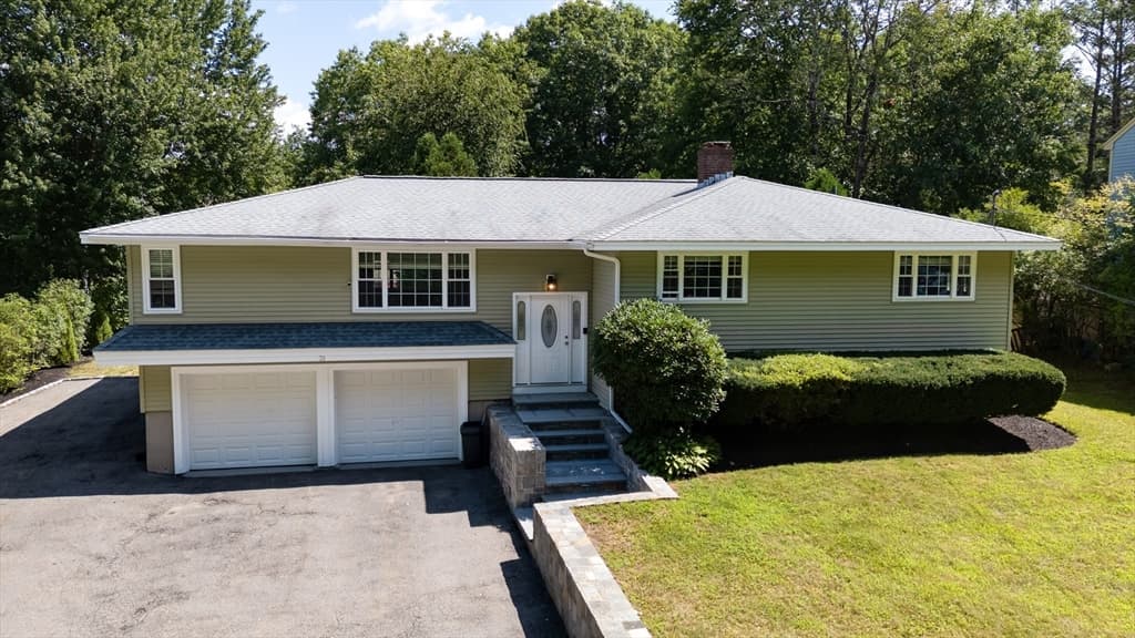 31 Lakeshore Dr, Hudson MA 01749