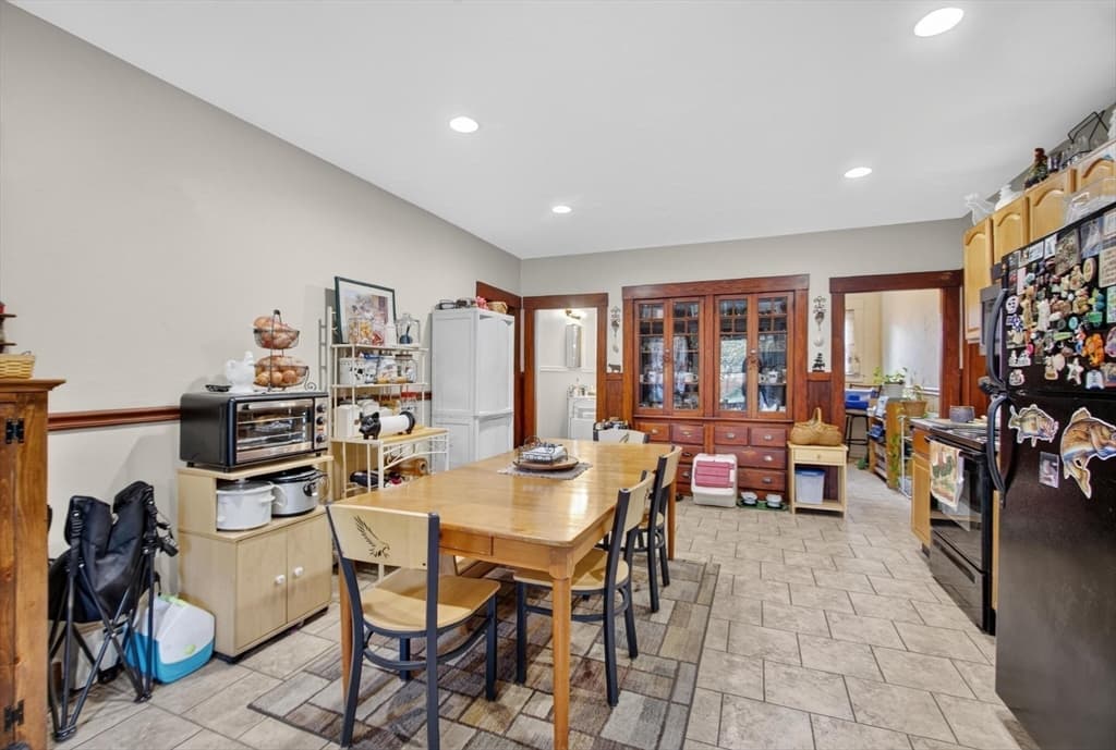 55 Elmwood Ave, Fitchburg MA 01420 photo 3