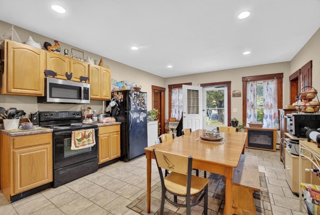 55 Elmwood Ave, Fitchburg MA 01420 photo 4