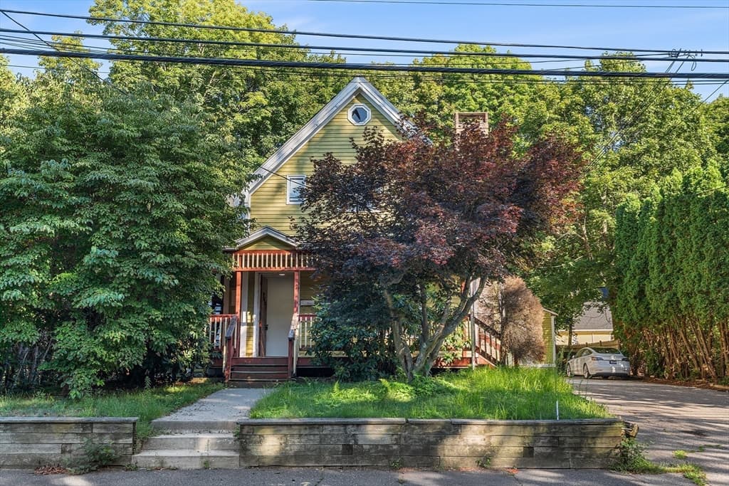 56 Park St, Hudson MA 01749 photo 2