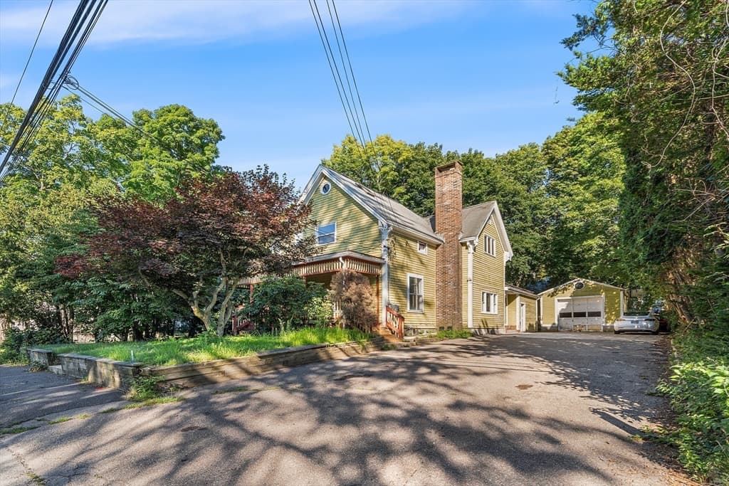 56 Park St, Hudson MA 01749