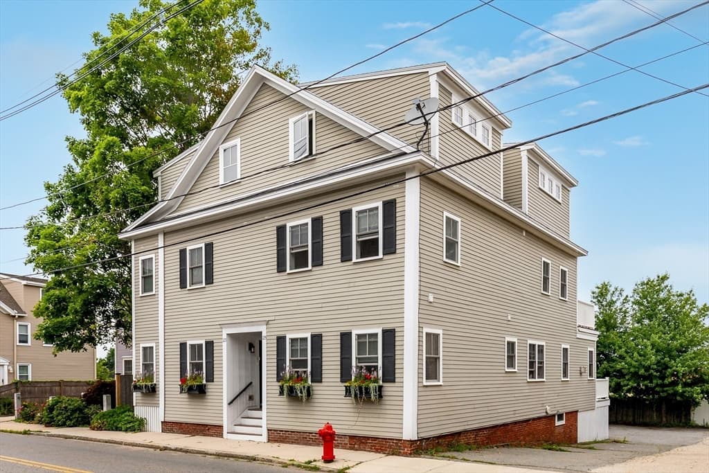123-125 Water St # 123, Newburyport MA 01950 photo 2