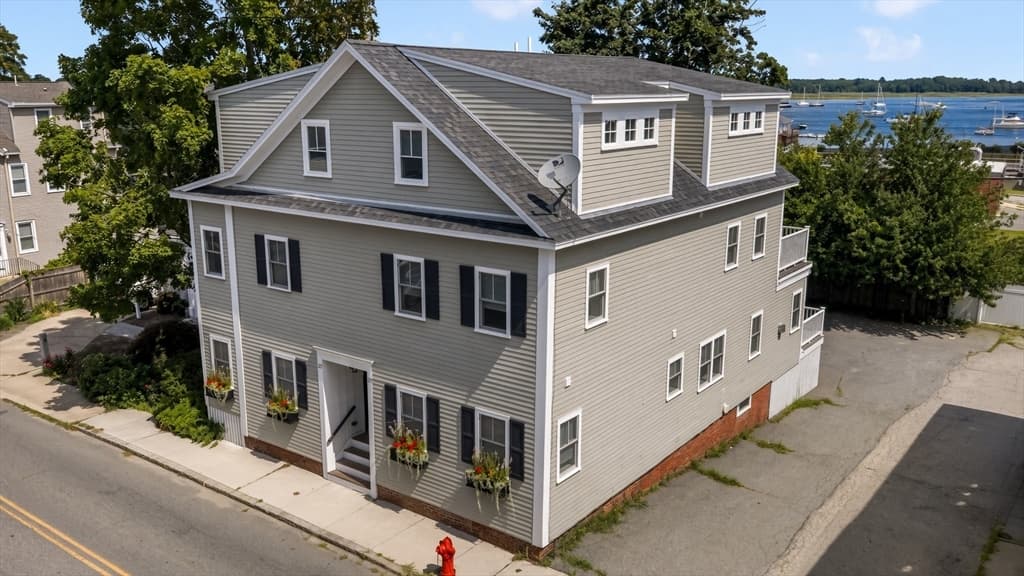 123-125 Water St # 123, Newburyport MA 01950 photo 3