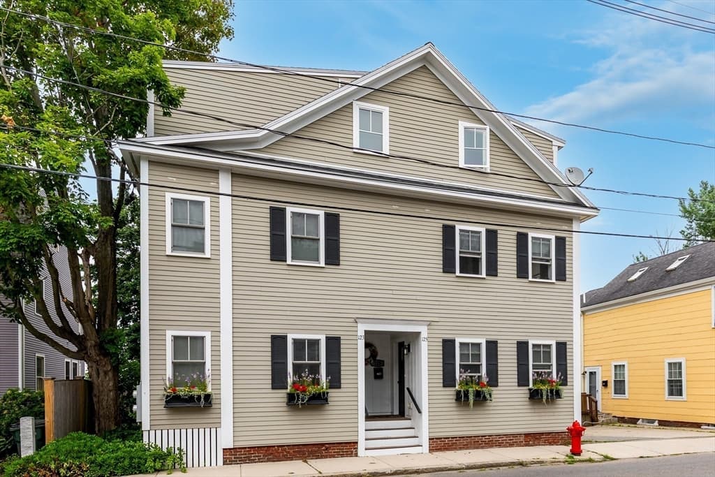 123-125 Water St # 123, Newburyport MA 01950