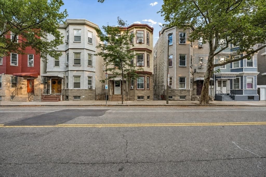 227 Chelsea St, Boston MA 02128 photo 3