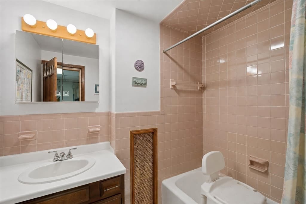 227 Chelsea St, Boston MA 02128 photo 24
