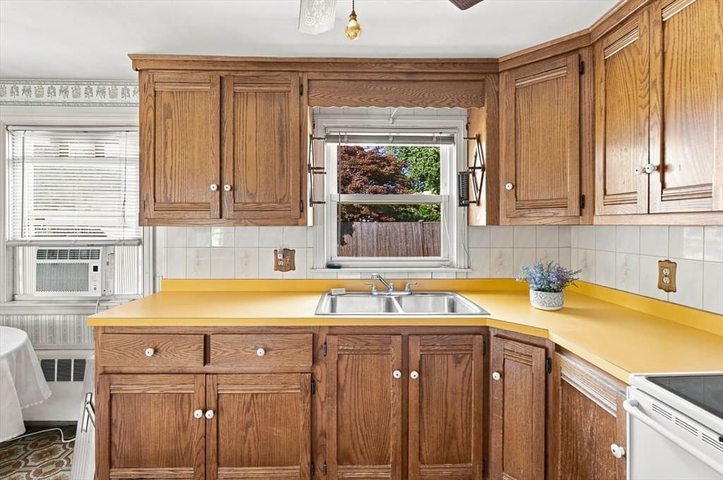 21 Flint St, Danvers MA 01923 photo 13