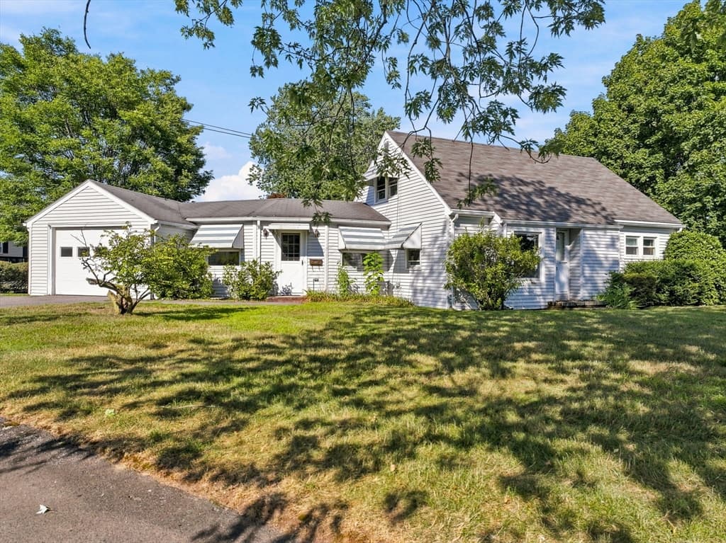 21 Flint St, Danvers MA 01923
