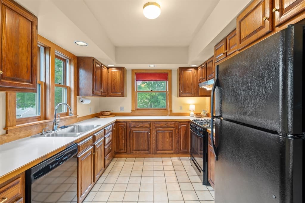 165 E. Lothrop St, Beverly MA 01915 photo 5