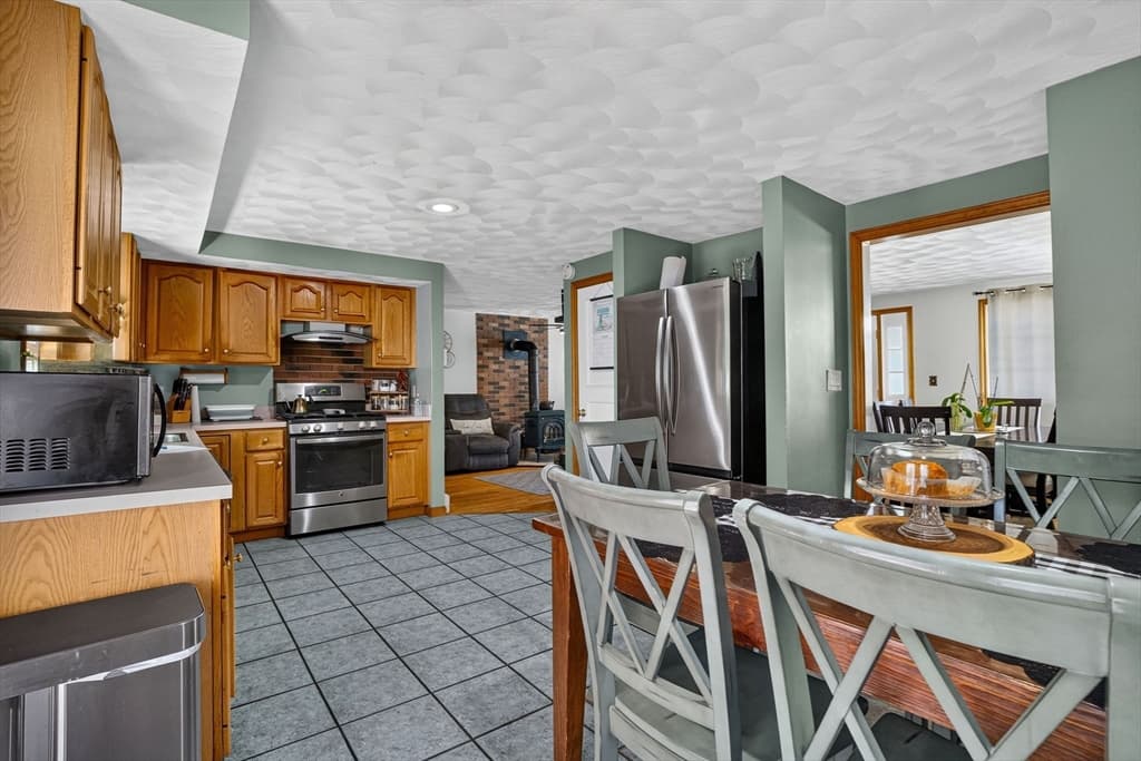 71 Hichborn St, Revere MA 02151 photo 2
