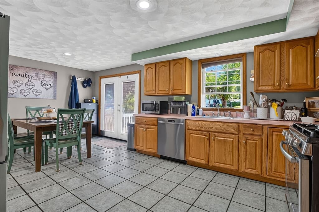 71 Hichborn St, Revere MA 02151 photo 3