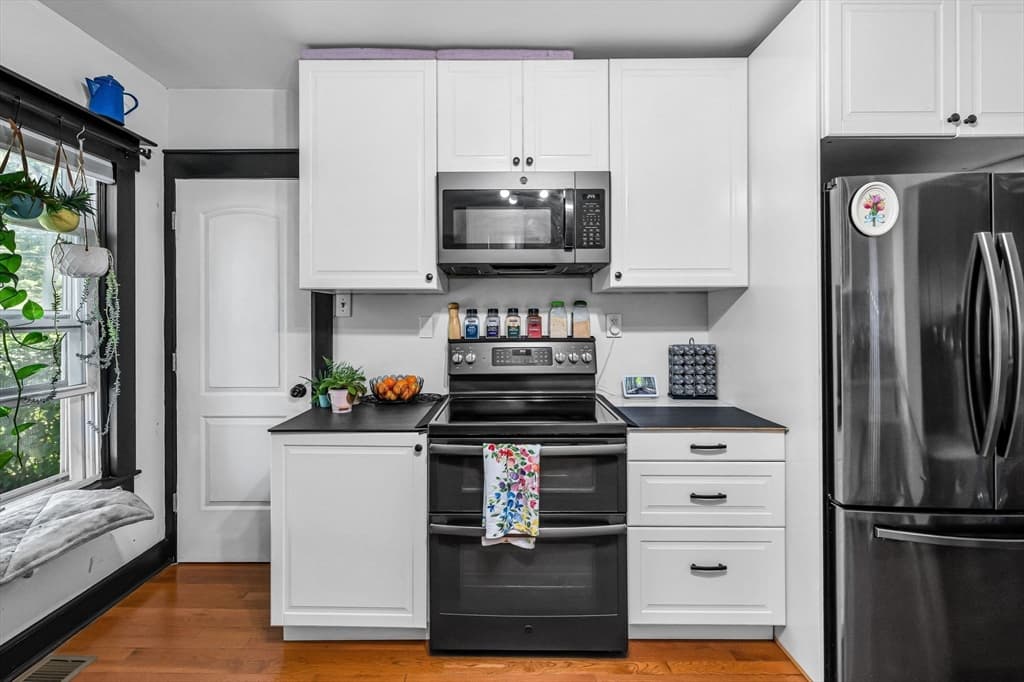112 Hampshire St, Springfield MA 01151 photo 7
