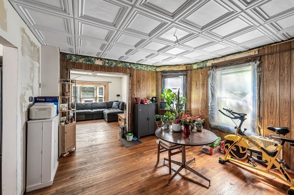 112 Hampshire St, Springfield MA 01151 photo 9