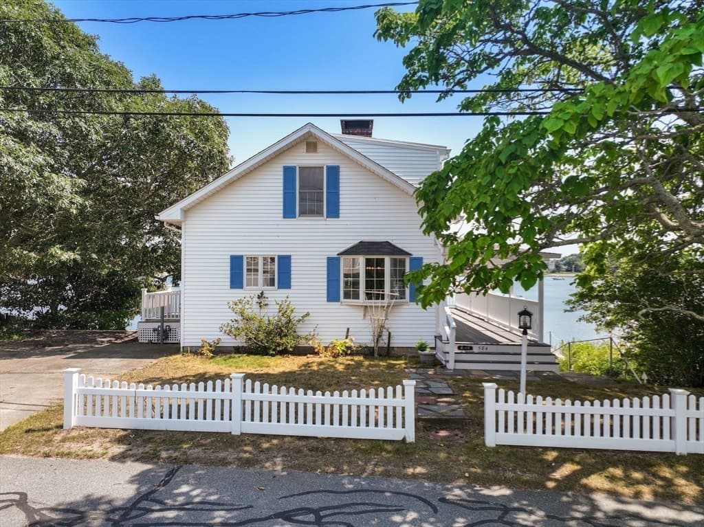584 Circuit Ave, Bourne MA 02559 photo 6