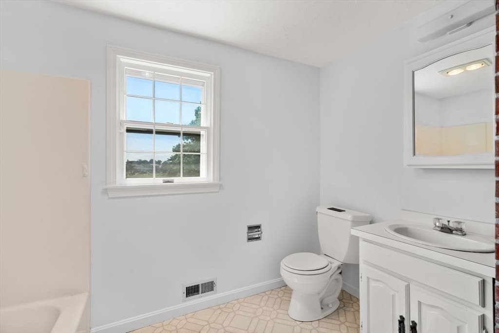 584 Circuit Ave, Bourne MA 02559 photo 22