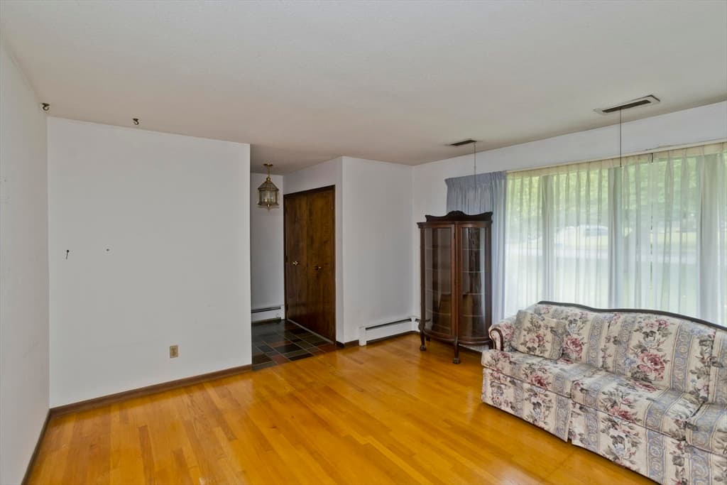 233 Lathrop St, South Hadley MA 01075 photo 8
