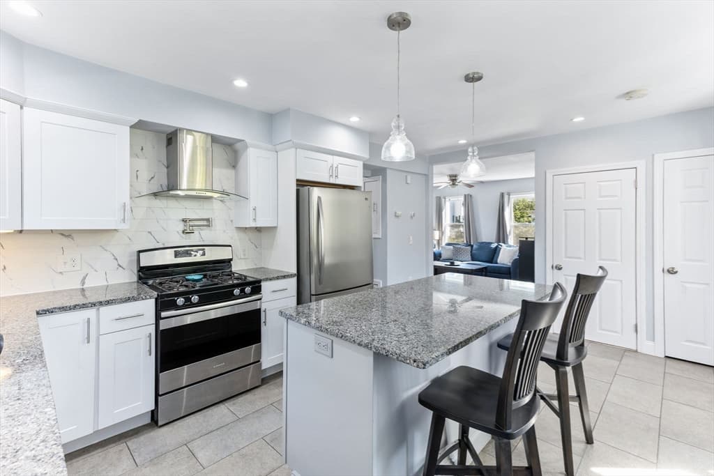 32 Cottage St, Taunton MA 02780 photo 2