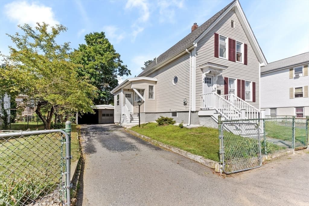 32 Cottage St, Taunton MA 02780
