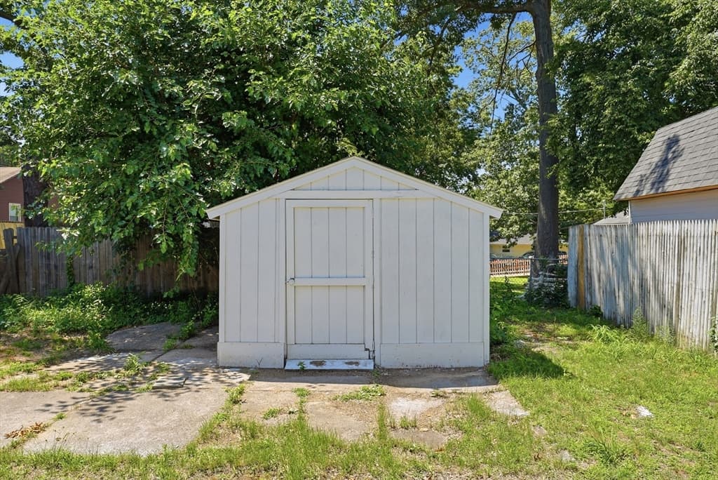 60 Barrison St, Springfield MA 01109 photo 32