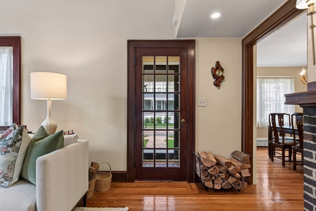 165 Thacher, Milton MA 02186 photo 3