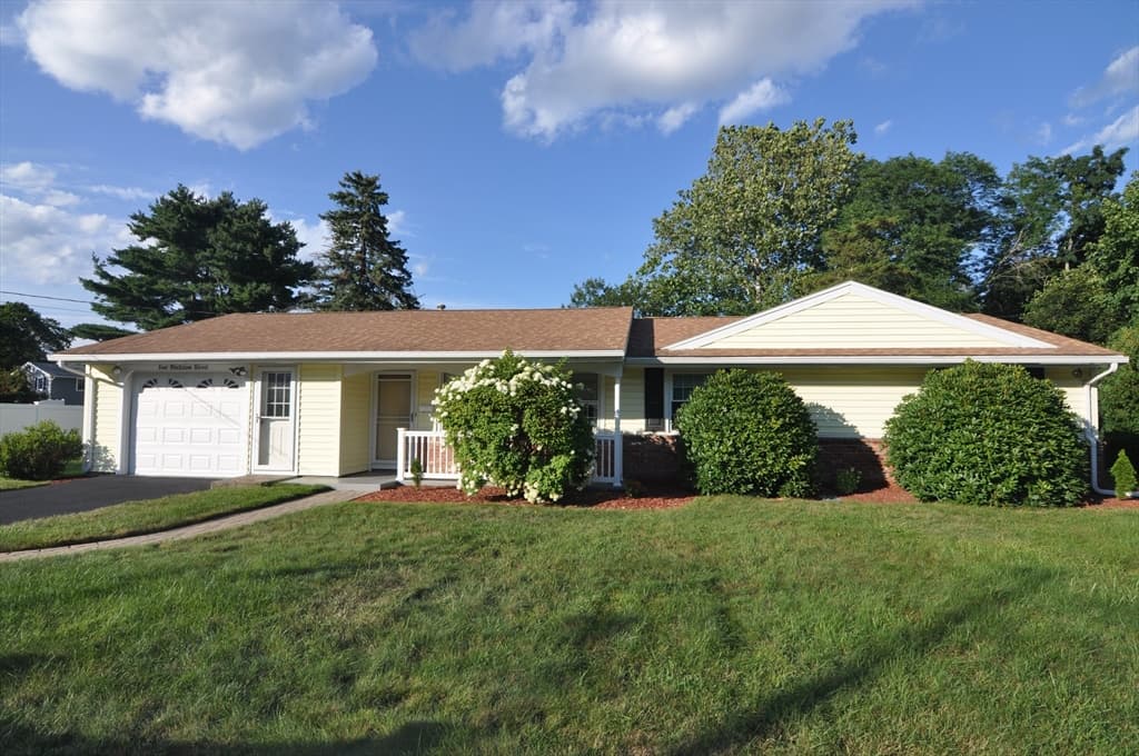 4 Blackstone St, Peabody MA 01960