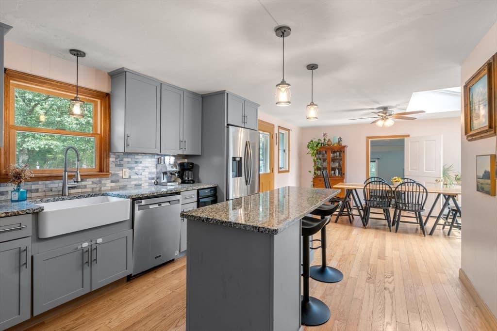 Single Family Residence at 202 Franklin St, Halifax MA 02338, Halifax, photo 5 of 40