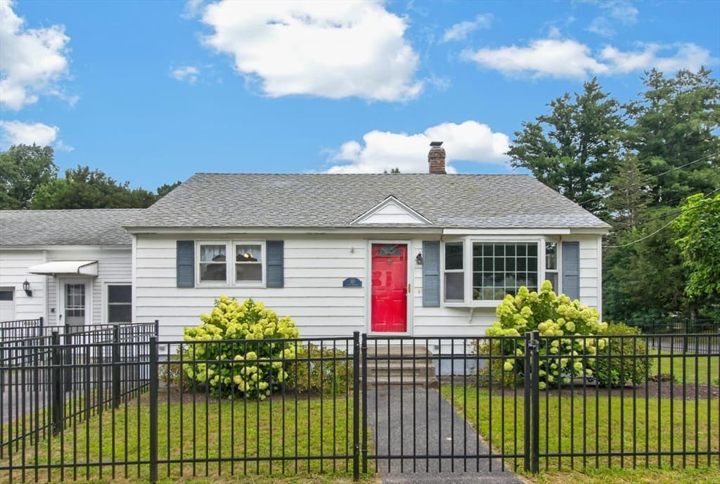 93 York Ave, Fitchburg MA 01420 photo 3