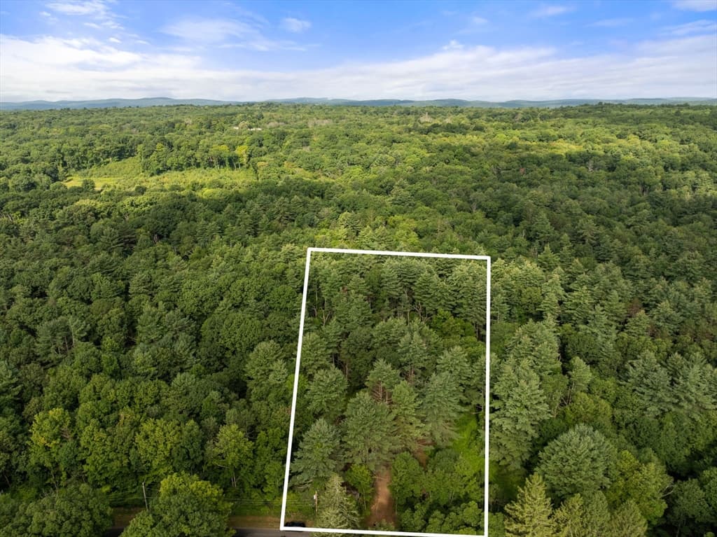 305 Warren Rd, Brimfield MA 01010