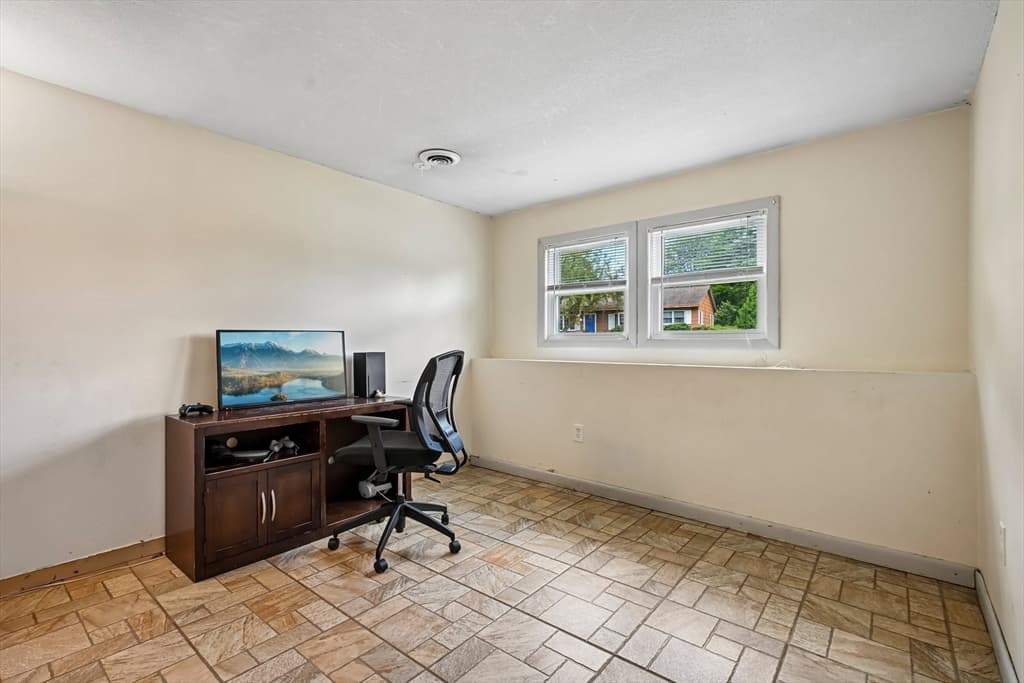 12 Barnard Rd, Lawrence MA 01843 photo 17