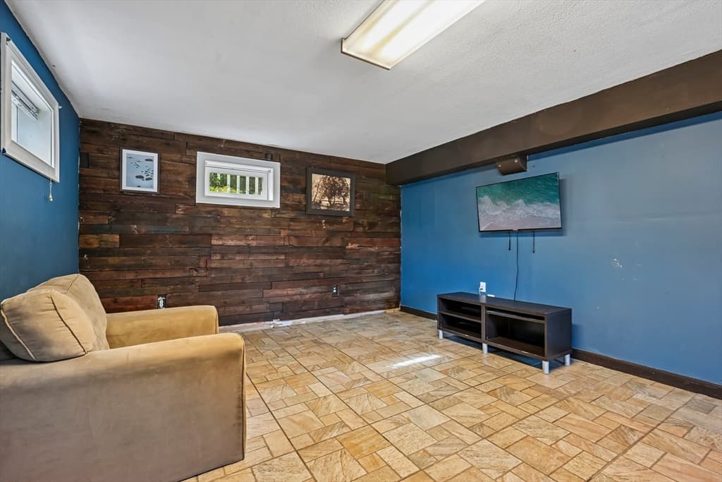 12 Barnard Rd, Lawrence MA 01843 photo 15