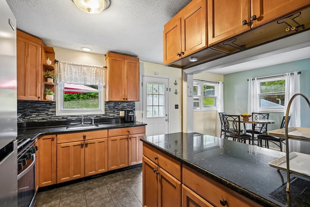 12 Barnard Rd, Lawrence MA 01843 photo 4
